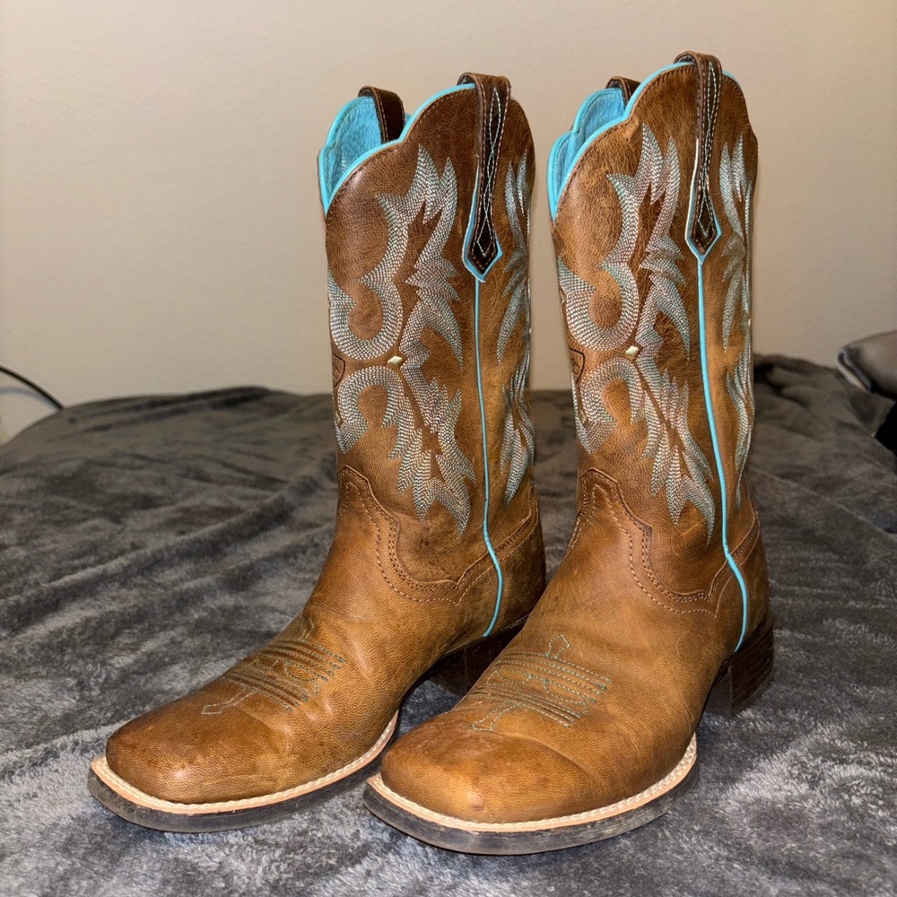 ARIAT COWBOY BOOTS